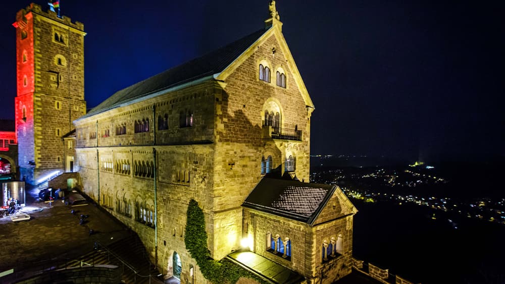 Künstlerin will mehr Licht für den Gottesdienst