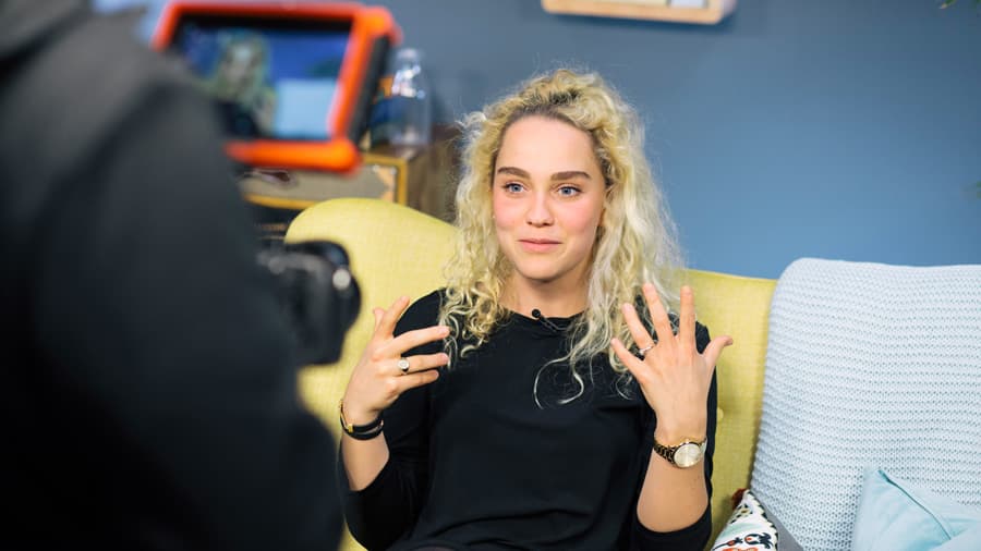 Wie Jana auf Youtube von ihrem Glauben erzählt