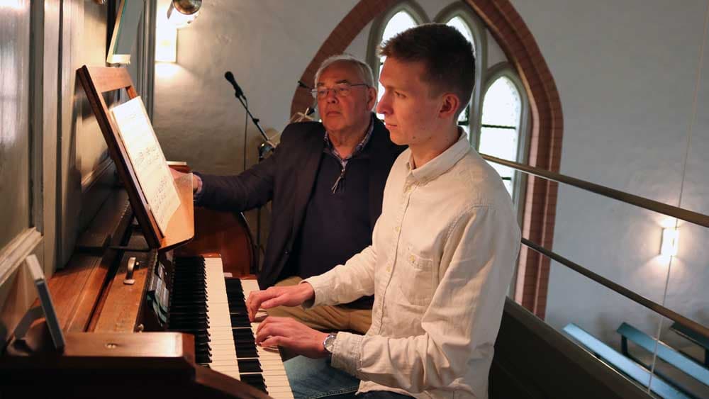 Alte Orgel in jungen Händen