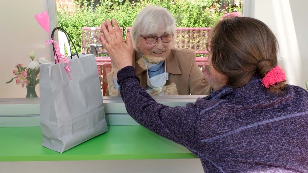 Jetzt können sich Heimbewohner und Angehörige wieder treffen