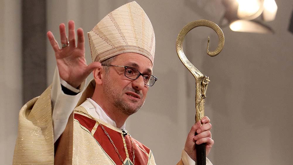 Heße bekommt Applaus nach der ersten Predigt