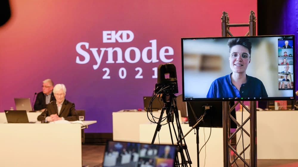 “Raus aus der Bubble” – Anna-Nicole Heinrich zur Synodenpräses gewählt