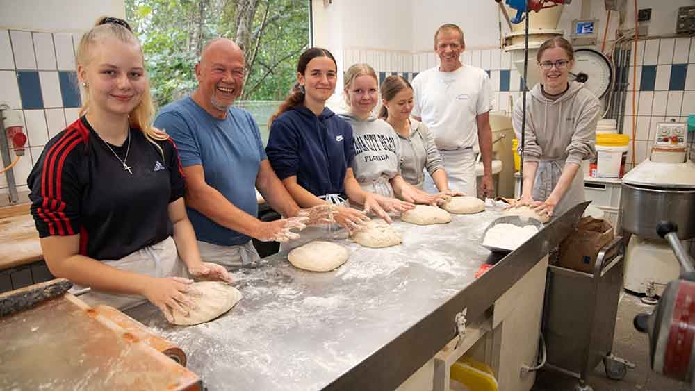 Hier backen Konfis Brot für die Welt