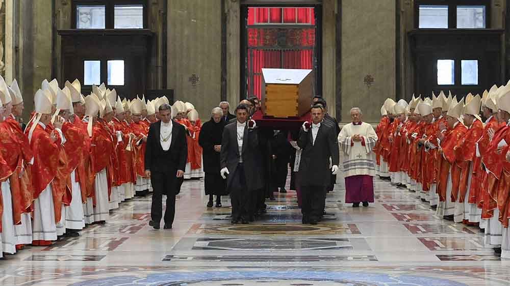 Letztes Geleit für Benedikt XVI.