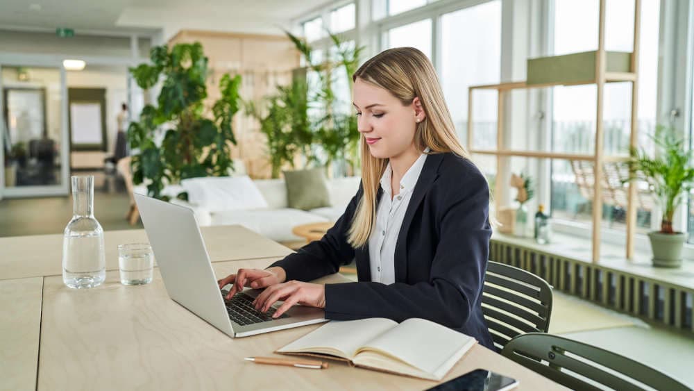 Ausbildung: Die meisten Azubis zieht es ins Büro