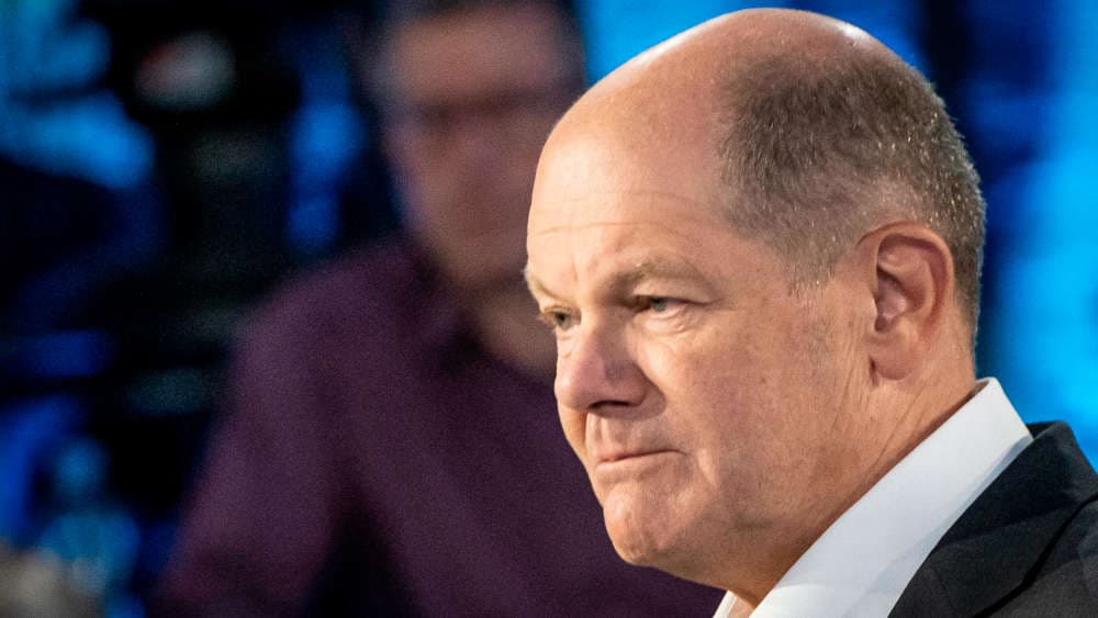 Scholz versichert Migranten: “Wir stehen fest an Ihrer Seite”
