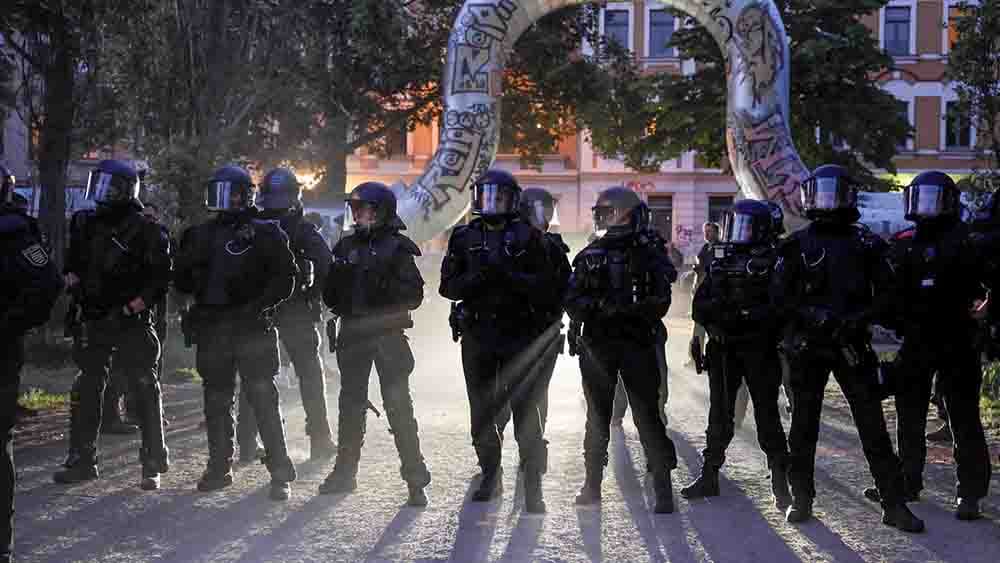 Gewalt gegen Polizisten nach Urteil gegen Lina E.