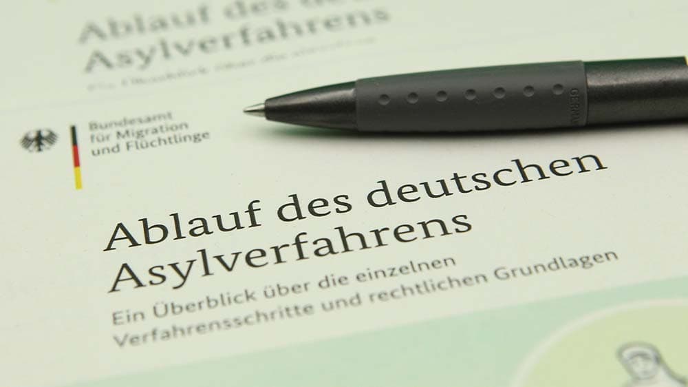 Umfrage: Mehrheit für Beibehaltung des Asylrechts