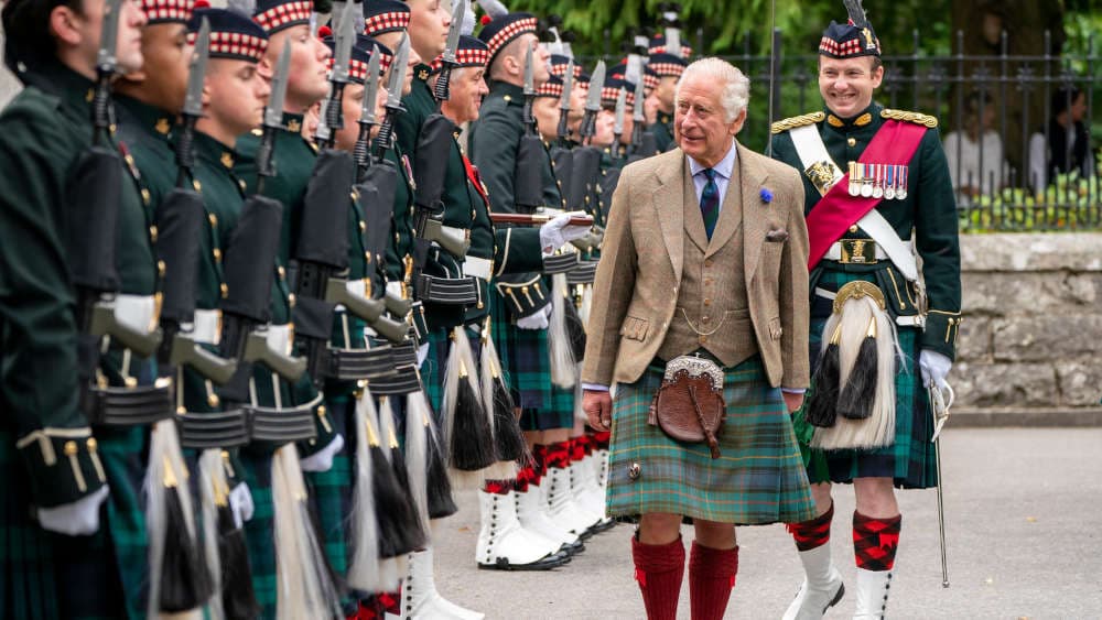 Ein Jahr King Charles: “Schwer ruht das Haupt, das eine Krone drückt”