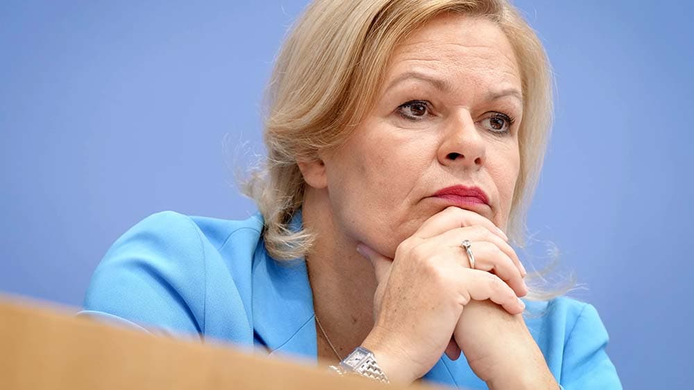 Faeser präsentiert Maßnahmenpaket gegen Rechtsextremismus