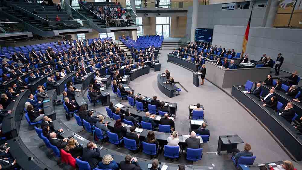 “Wir sind lauter”: Bundestag sagt Antisemitismus den Kampf an
