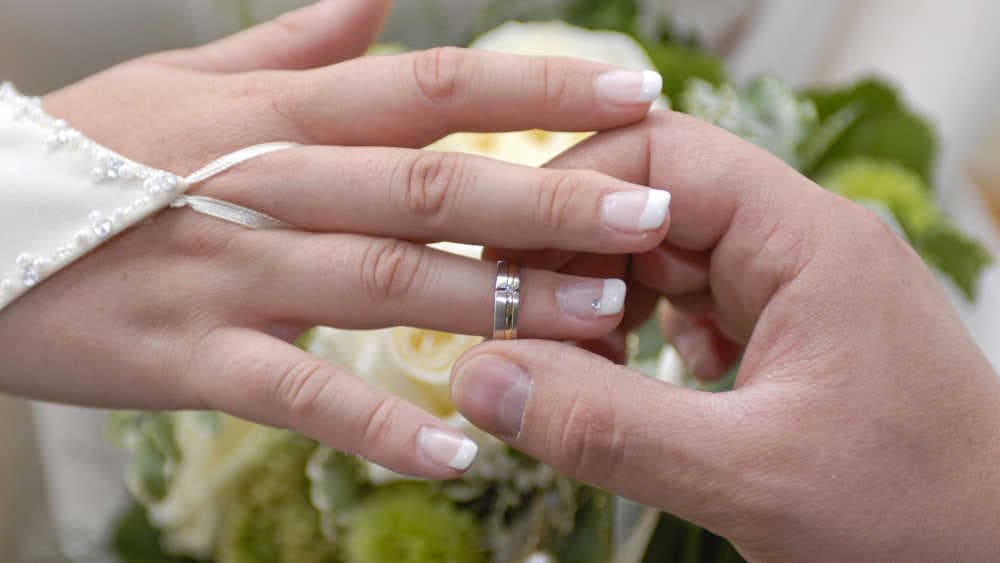 Standesamt gegen Traualtar: Der Kampf um die Ehe