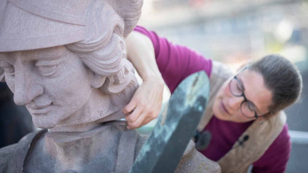 Martins-Figur auf dem Mainzer Dom hat neuen Kopf