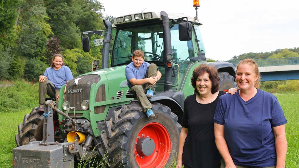 Melken, tränken, füttern: Ein Hof ganz in Frauenhand