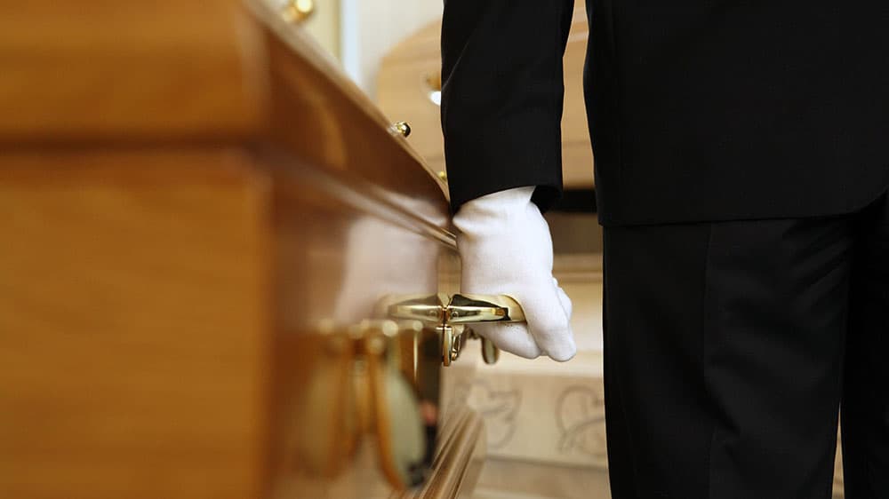 Pannen auf Beerdigungen: Wenn der Sarg ins Grab fällt