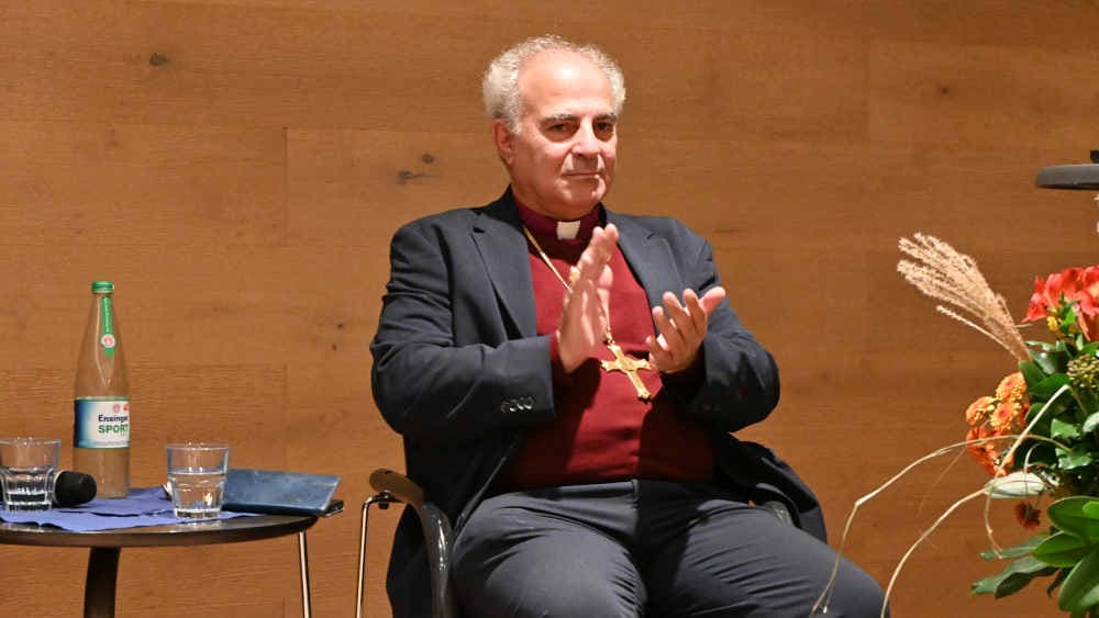 Umstrittene Äußerung: Bischof Azar bedauert Irritation