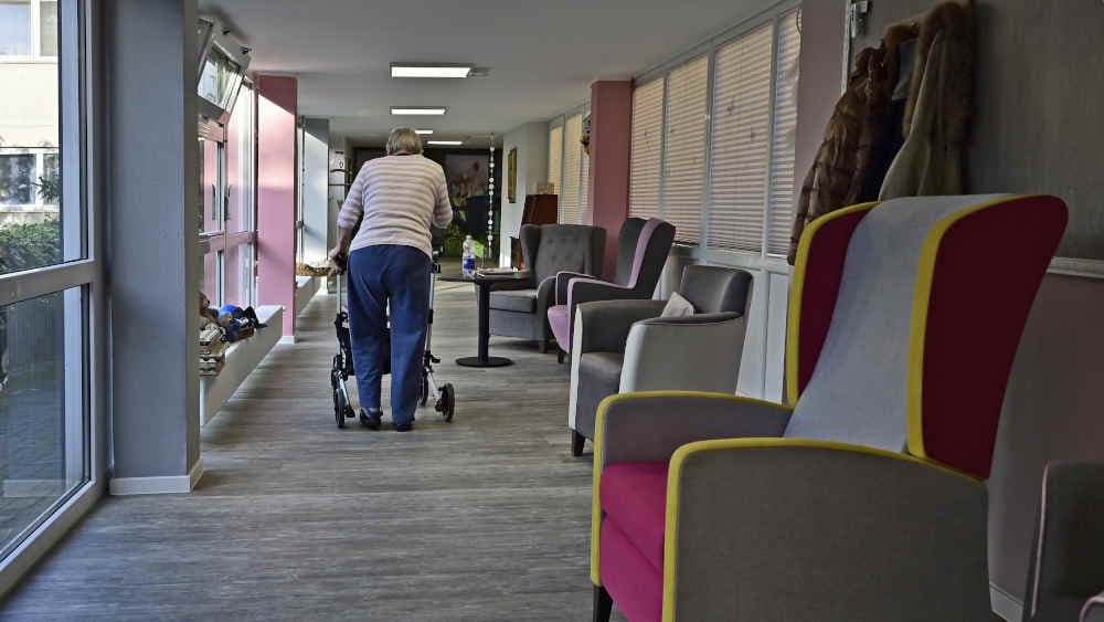 IW-Pflegeatlas: Heimbewohner zahlen knapp 3.000 Euro im Schnitt