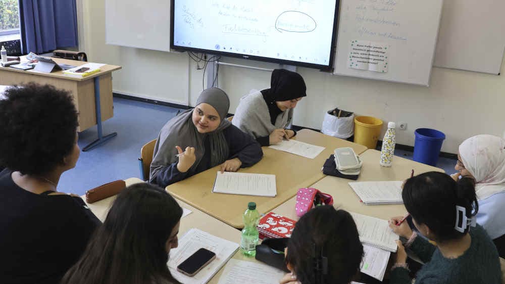 Austausch statt Abgrenzung: Hamburg bietet Religionsstunden für alle