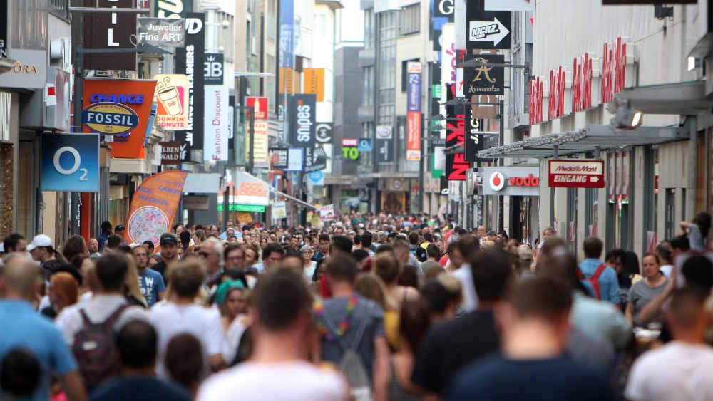 Zahl der in Deutschland lebenden Menschen sinkt