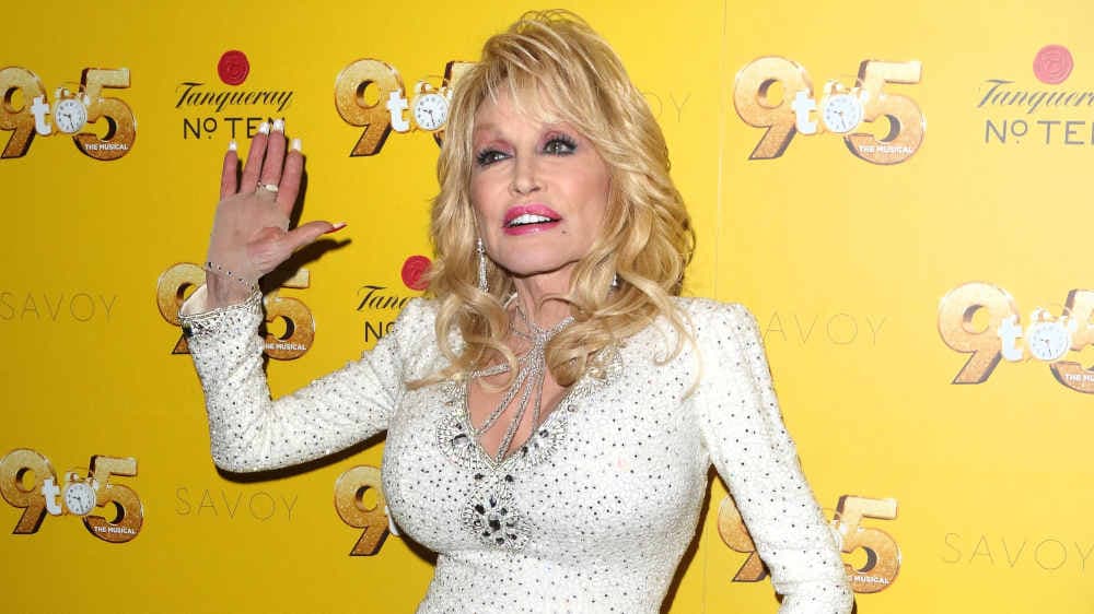Countrygirl sitzt fest im Sattel: Dolly Parton wird 80