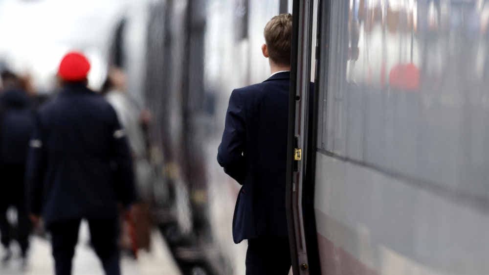 Justizministerin erwägt höhere Strafen bei Angriffen auf Zugbegleiter