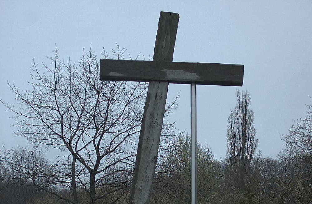Neues Holzkreuz wird errichtet