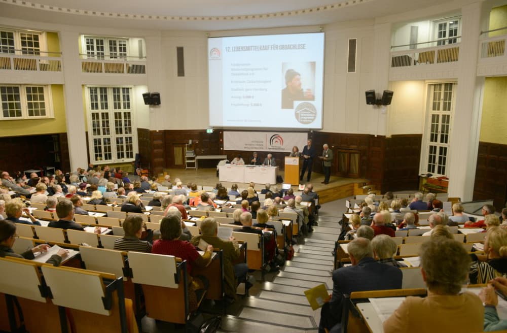 Spendenparlament gibt 300.000 Euro für Kinder und Jugendliche