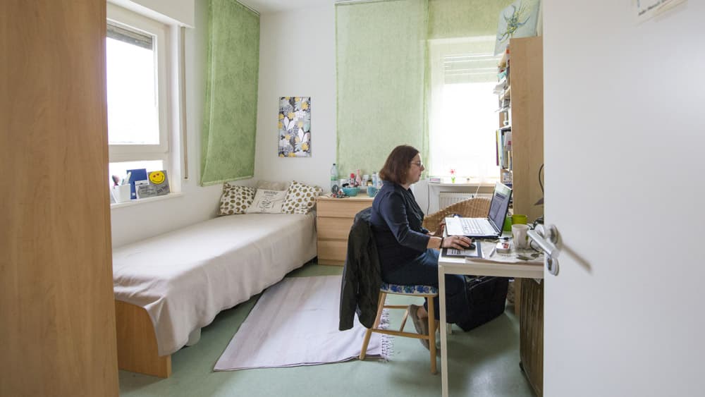 Frauenhäuser: Fehlende Plätze, weite Wege und teurer Schutz