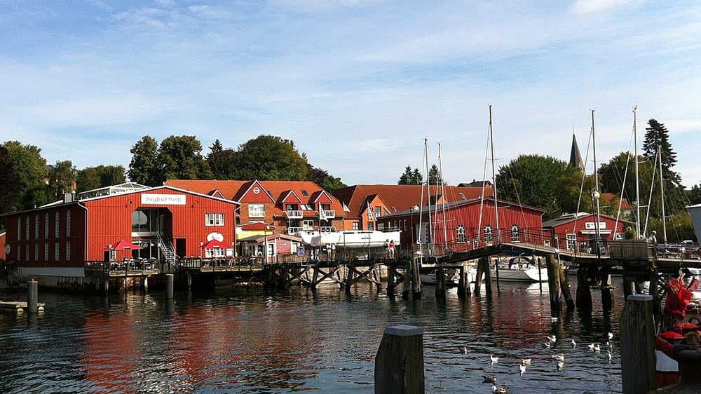 Kirche will Holzbrücke von Eckernförde zum Leuchten bringen