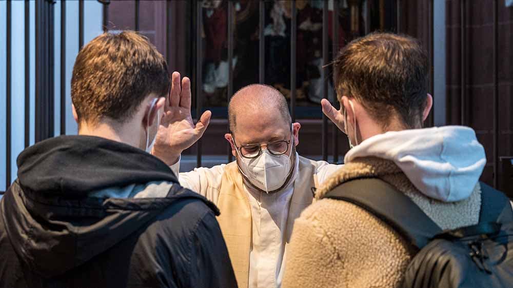 Queere Menschen in katholischer Kirche outen sich mit Kampagne