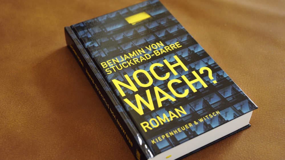 “Noch wach?” – ein “typischer Schlüsselroman”