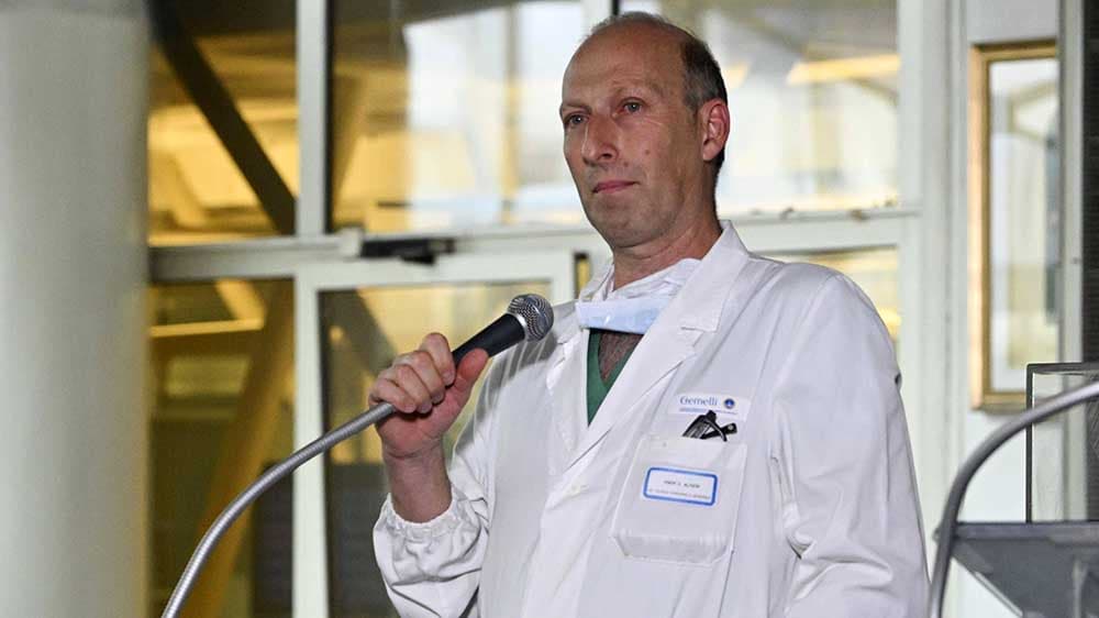 Papst Franziskus nach Darm-OP wohlauf