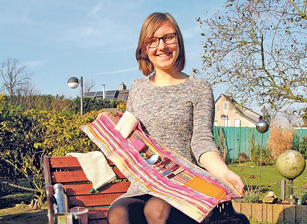 Die Frau, die ihre Taschentücher wäscht