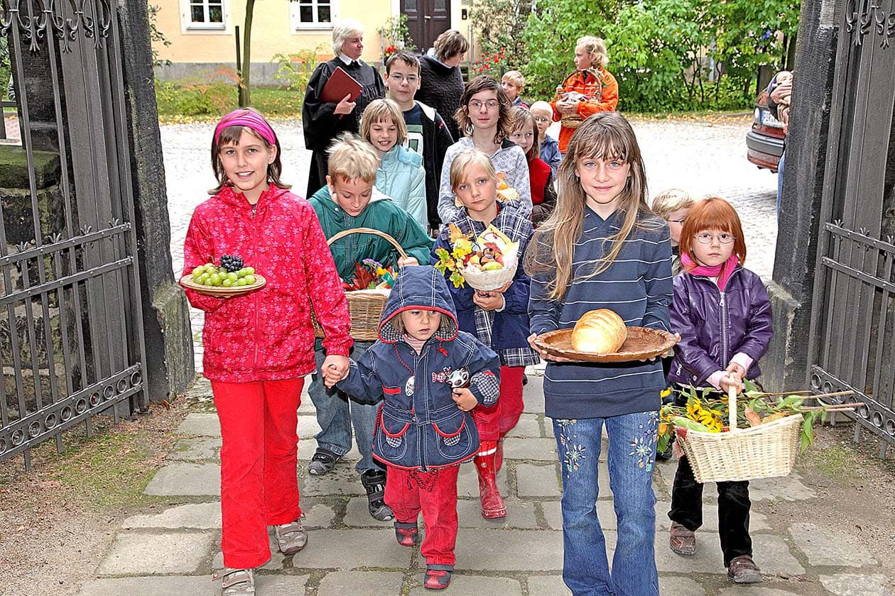 Dank für Äpfel und Ähren