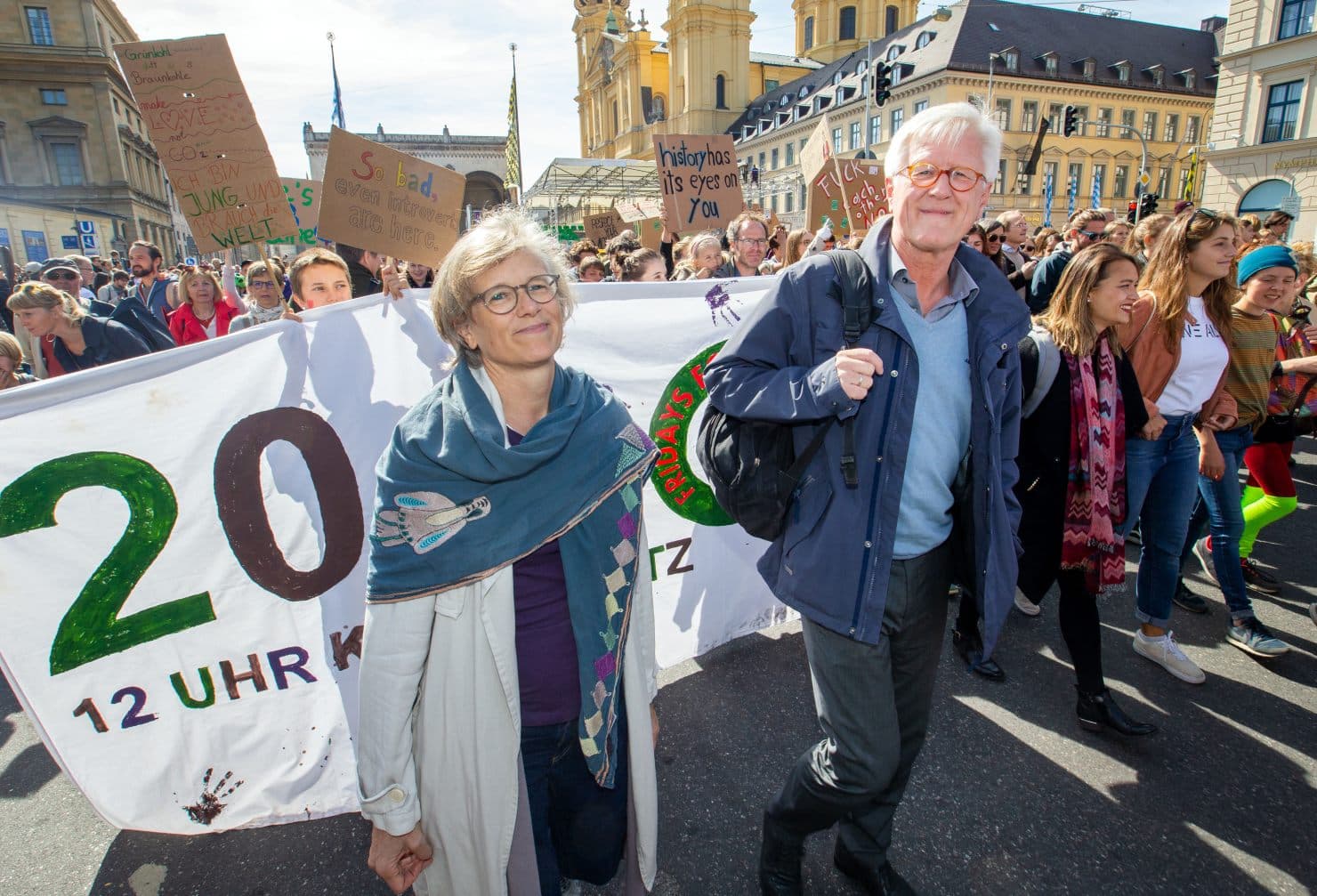 Mit zwei Terminkalendern für die Kirche unterwegs