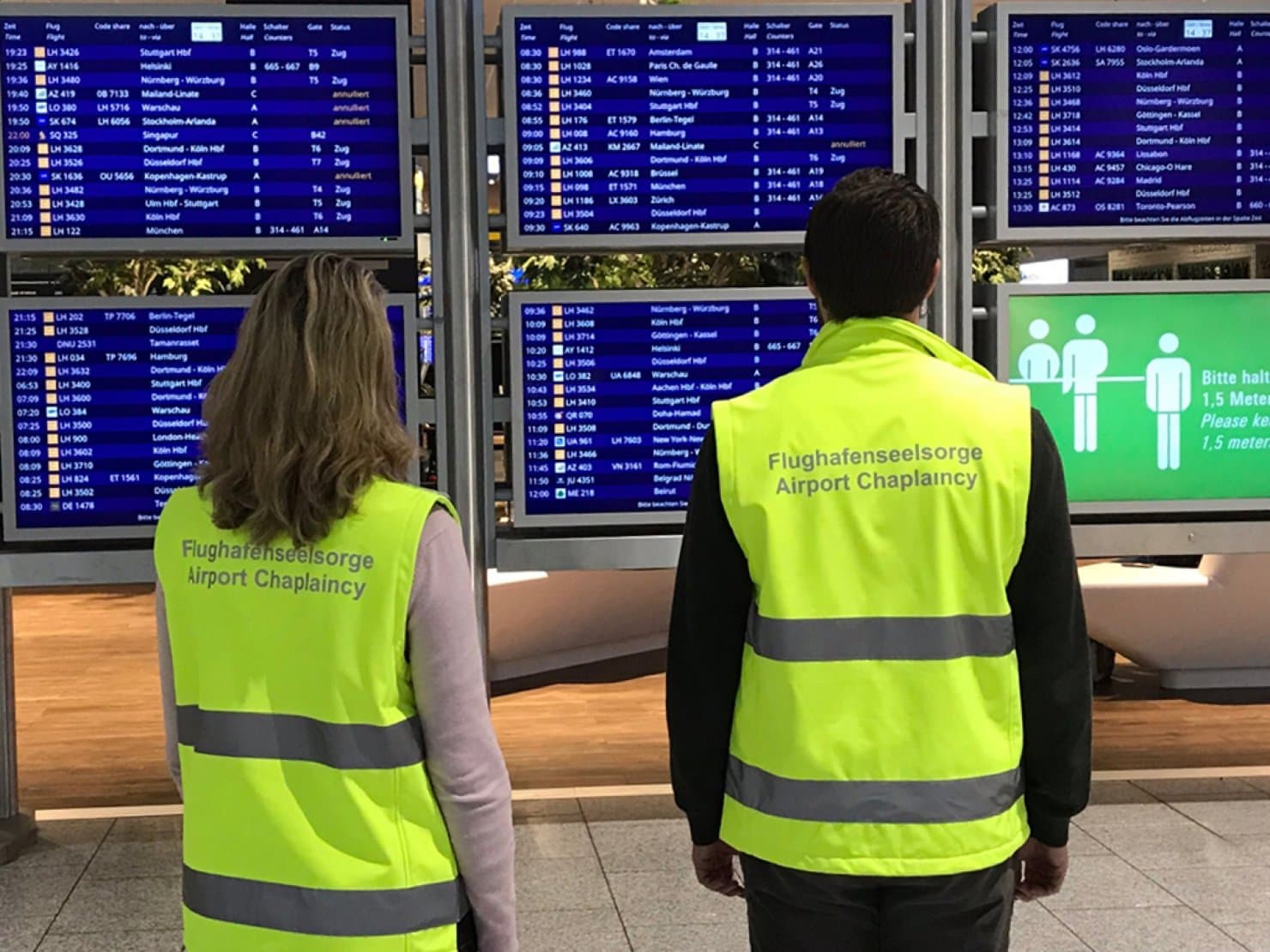 Flughafenpfarrerin: Evakuierte aus Afghanistan sind völlig erschöpft