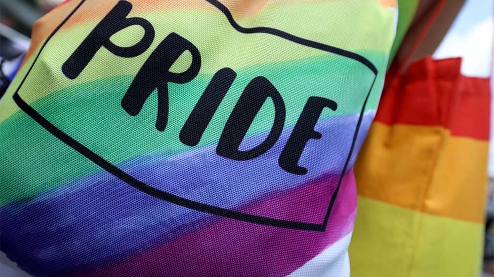 Malaysia verbietet Tragen von Swatch-Uhren in Regenbogenfarben