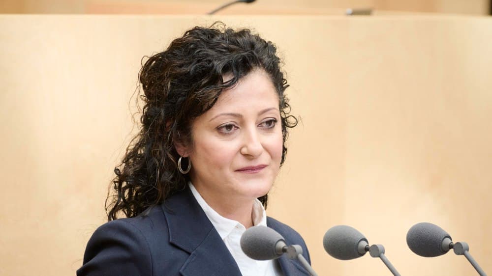 Senatorin Kiziltepe warnt vor rechtem Kulturkampf in Bibliotheken