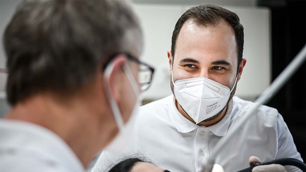 Syrische Ärzte und Apotheker in Deutschland tagen in Frankfurt