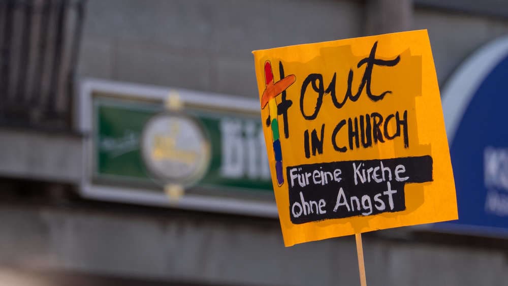 Initiative #OutInChurch erhält Auszeichnung in Wien