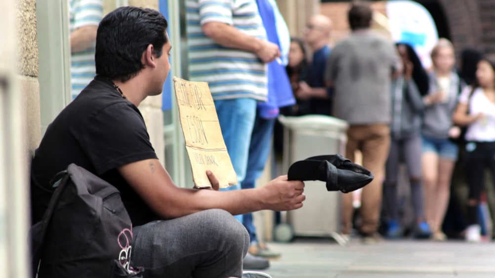 Obdachlosen-Seelsorger betont die große Scham beim Betteln