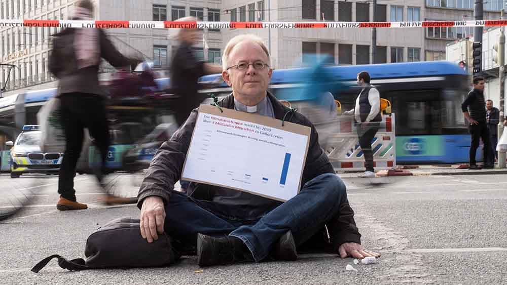 Jesuit Alt steht wegen Straßenblockade erneut vor Gericht