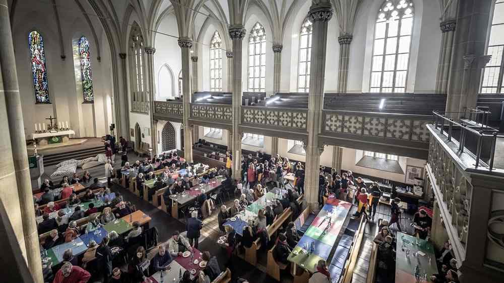 Die Vesperkirche Gütersloh rührt in den Töpfen