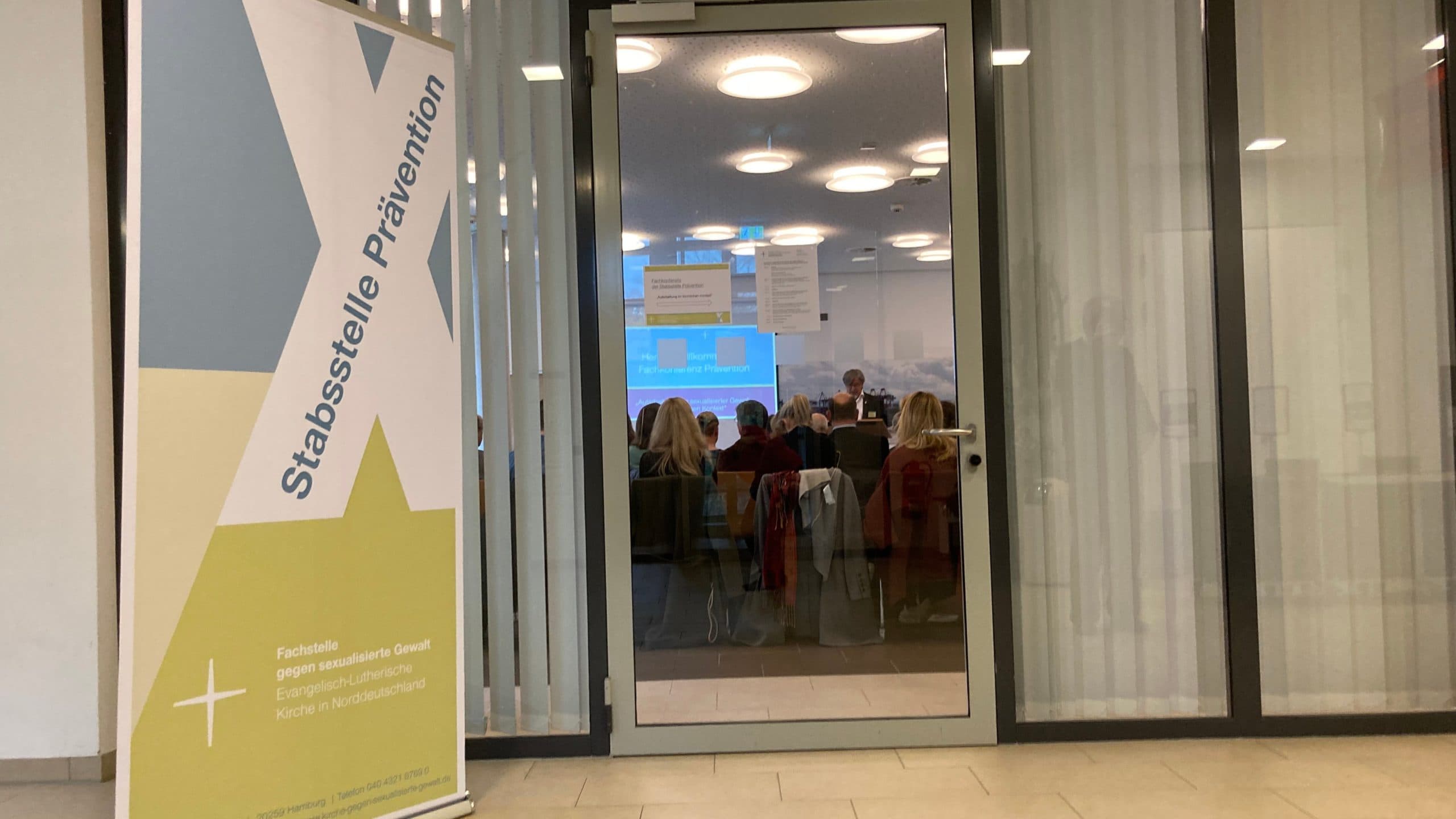 “Wir übernehmen Verantwortung”: Wie die Kirchen sexuellen Missbrauch aufarbeiten