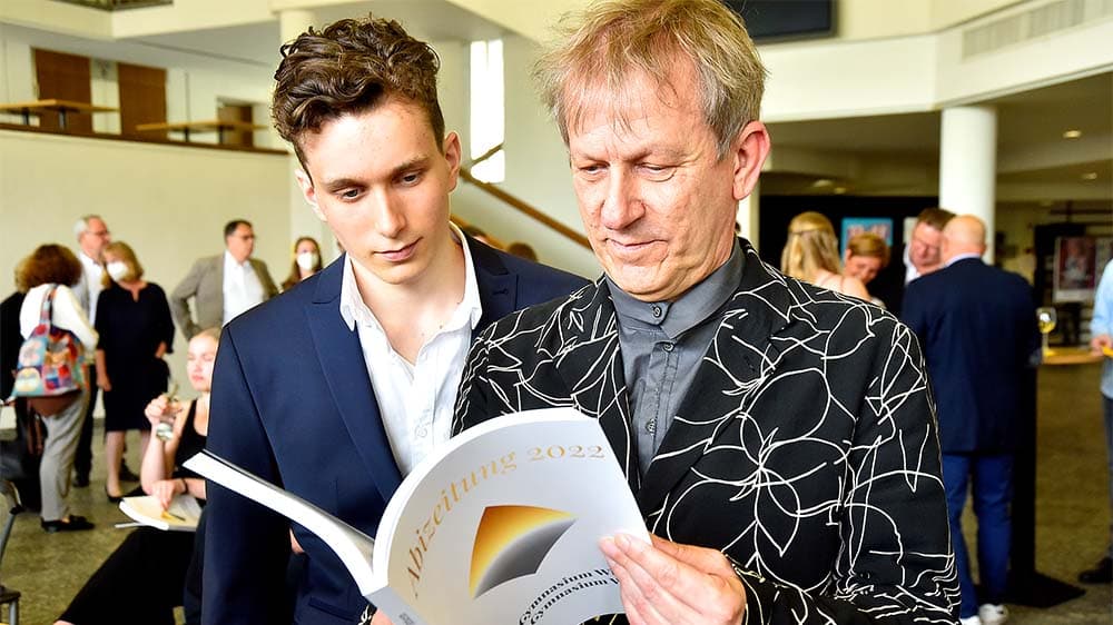 Gemeinheiten in Abizeitungen: Verband fordert Schutz für Lehrer