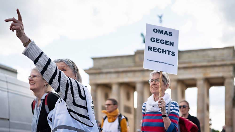 Omas gegen Rechts: Mit Lebenserfahrung für Vielfalt