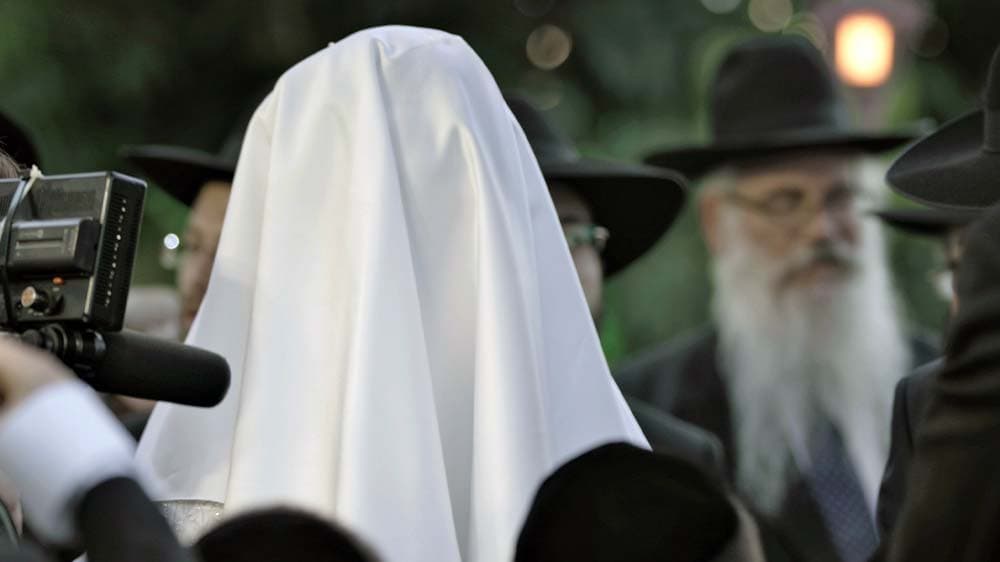 “Jüdische Hochzeitsnacht”: Arte-Doku über Ehe bei den Chassiden