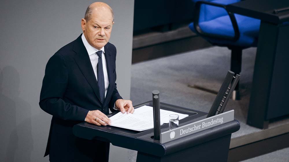 Scholz nennt Abwesenheit bei Selenskyj-Rede “feige”