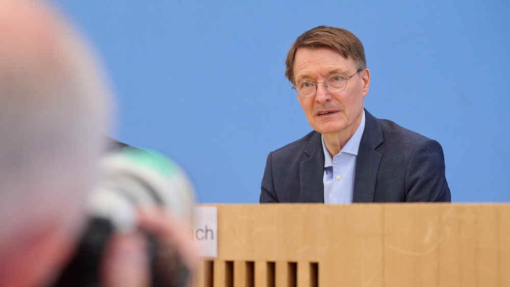 Lauterbach kündigt Finanzkonzept zur Pflegeversicherung an