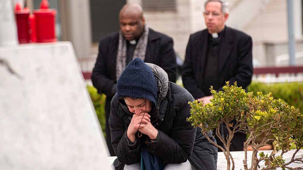 Vatikan ruft zum Gebet für Papst Franziskus auf